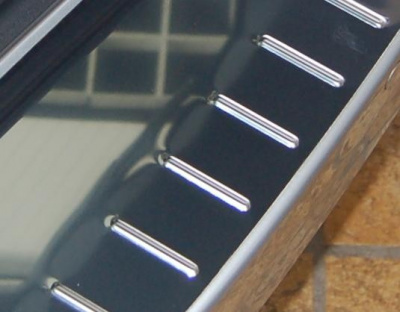 Накладка на задний бампер с силиконом, нерж. сталь Alu-Frost 10-3889 для KIA Sorento IV